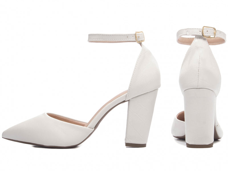 Calçado Feminino Scarpin em Napa e Salto Croco