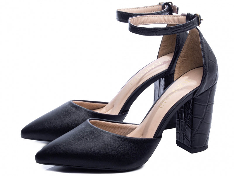 Calçado Feminino Scarpin em Napa e Salto Croco