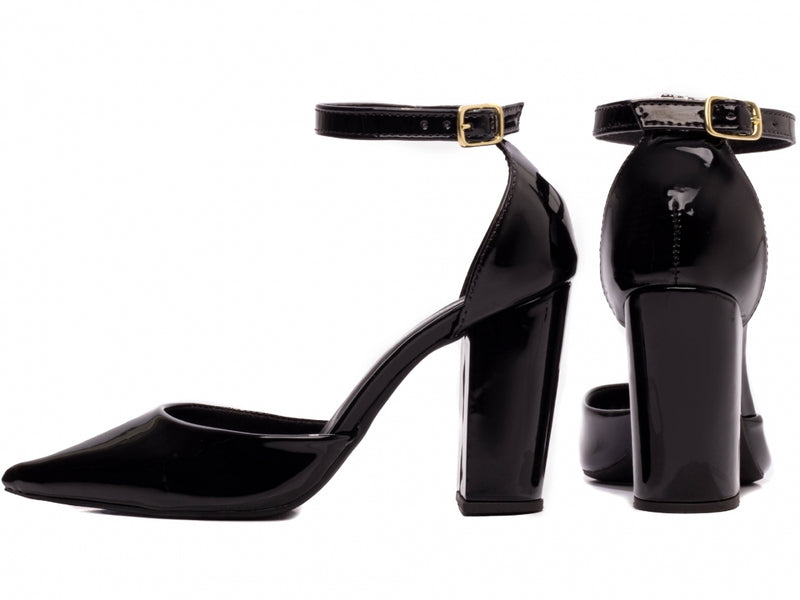 Calçado Feminino Scarpin em Verniz com Alça