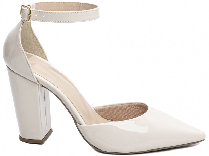 Calçado Feminino Scarpin em Verniz com Alça