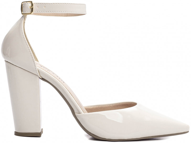 Calçado Feminino Scarpin em Verniz com Alça
