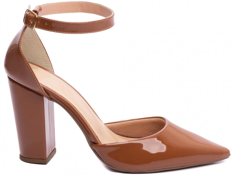 Calçado Feminino Scarpin em Verniz com Alça