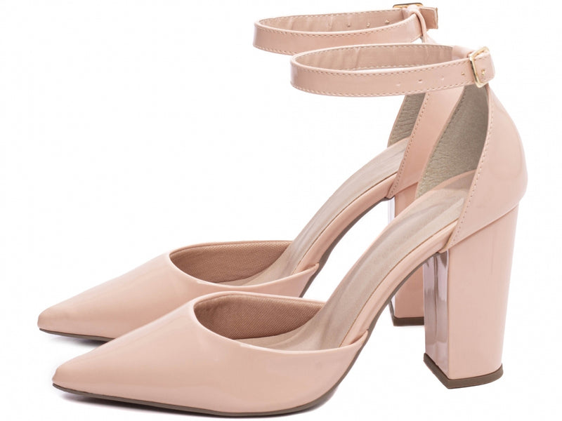 Calçado Feminino Scarpin em Verniz com Alça