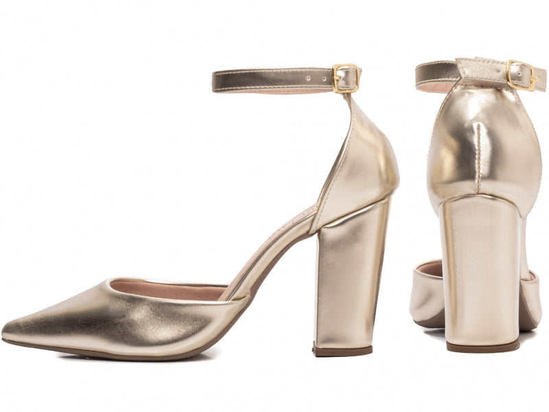 Calçado Feminino Scarpin em Verniz com Alça - Cores