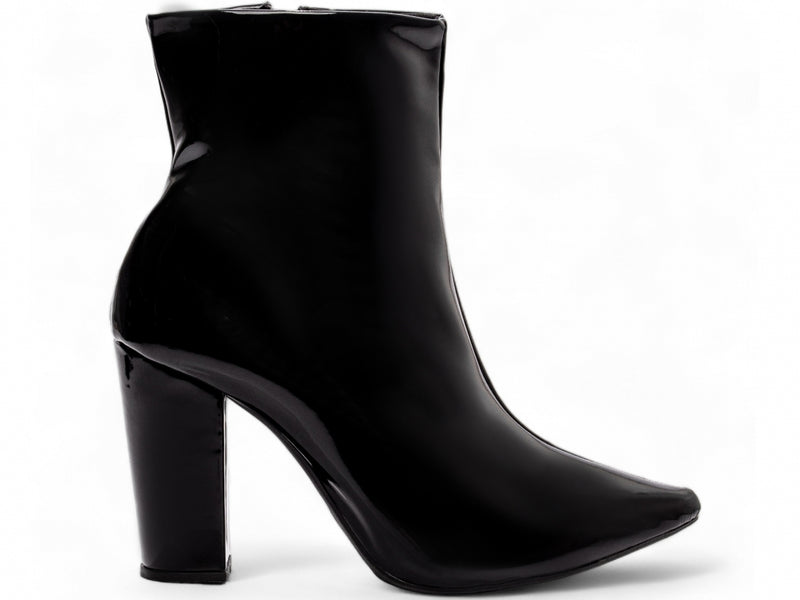 Bota Feminina em Napa ou Verniz Lisa com Fechamento em Zíper