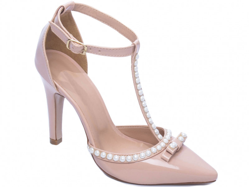 Calçado Feminino Scarpin em Verniz e Pérolas