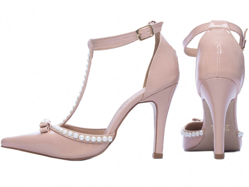 Calçado Feminino Scarpin em Verniz e Pérolas