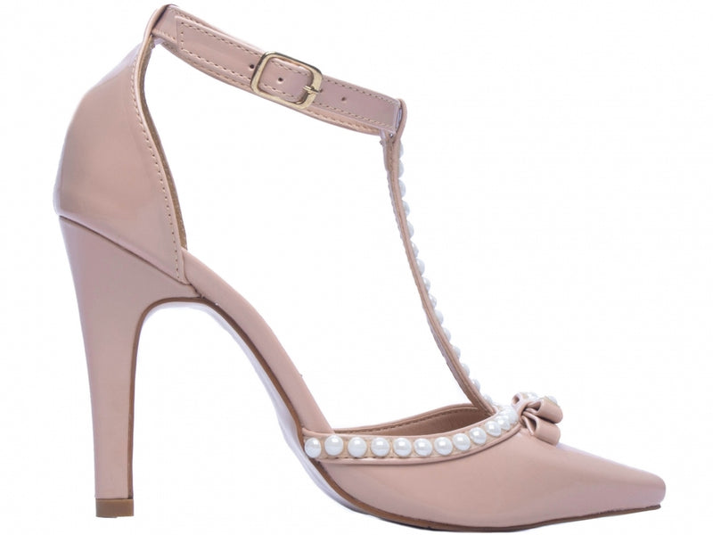 Calçado Feminino Scarpin em Verniz e Pérolas