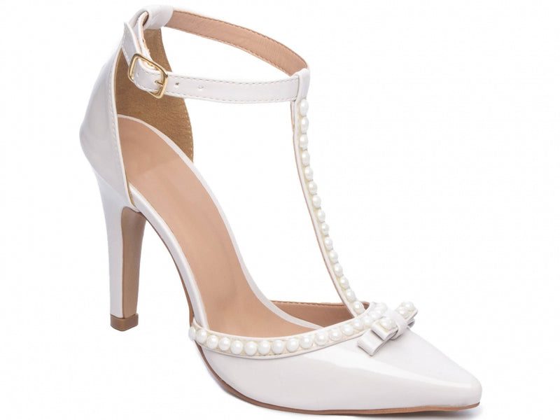 Calçado Feminino Scarpin em Verniz e Pérolas
