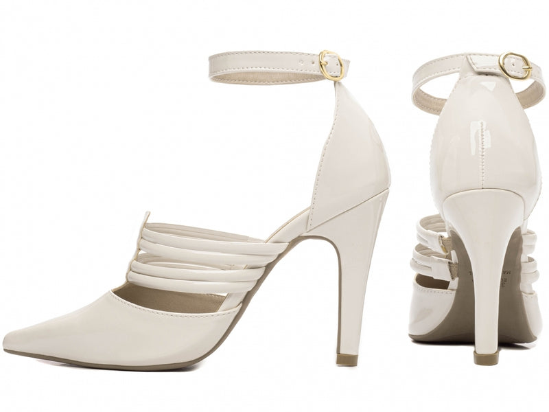 Calçado Feminino Scarpin com Tiras em Verniz