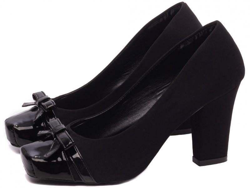 Calçado Feminino Scarpin em Nobuck Bico Quadrado