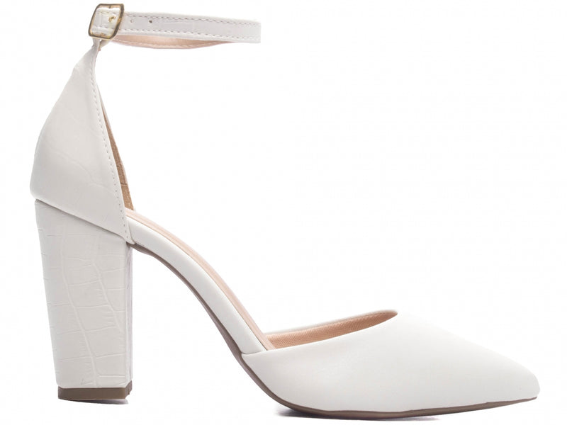 Calçado Feminino Scarpin em Napa e Salto Croco